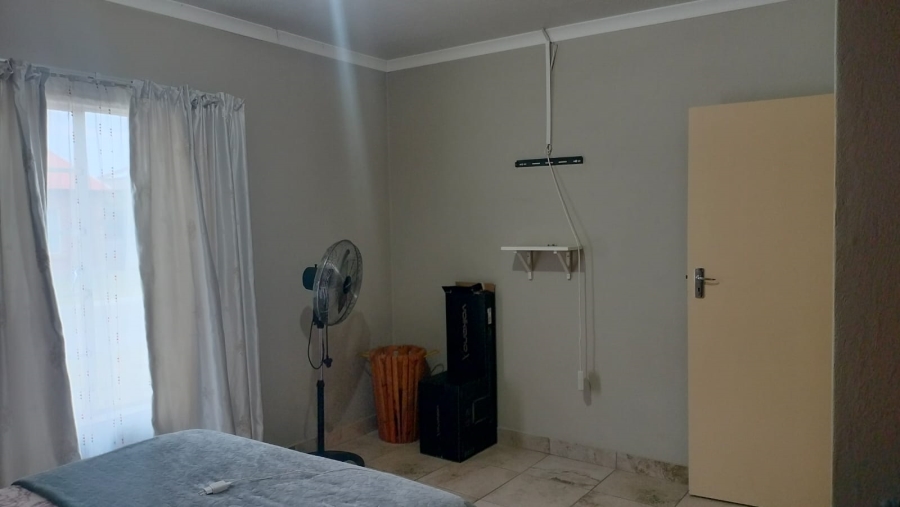 To Let 3 Bedroom Property for Rent in Waterval East North West